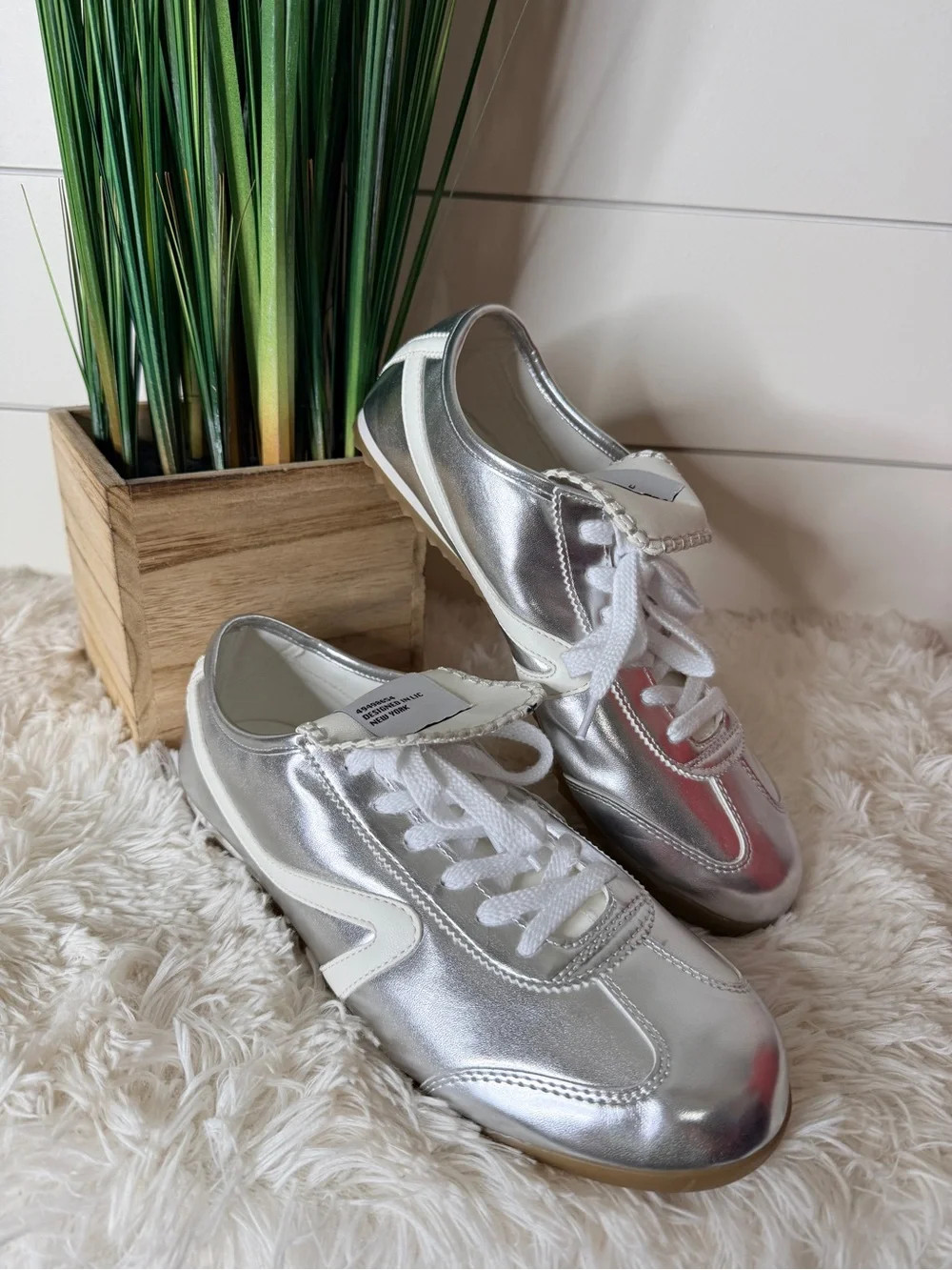 Steve Madden Jaiden Faux Leather Metallic Grip Sole Sneakers Silver Size 10M